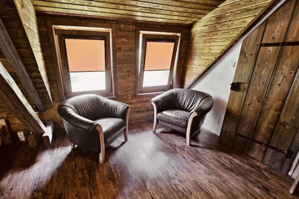 0EA2B55C-DB80-408E-A4A5-258CF3234670_1_201_a