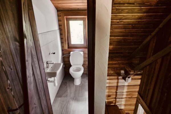 62AEF279-03D8-4B1A-81CA-FA7A23B2B880_1_201_a