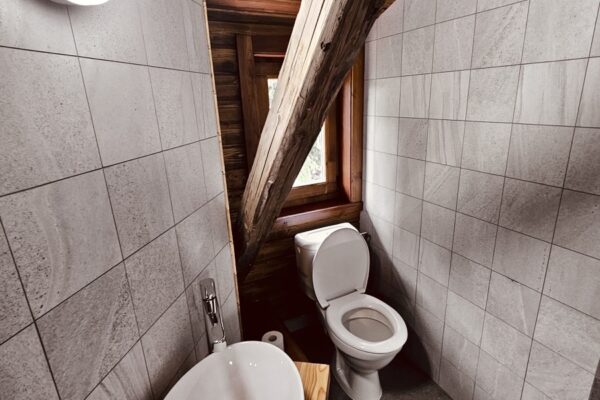 79B451C5-D6B0-4327-868F-1493CB8A7ADC_1_201_a